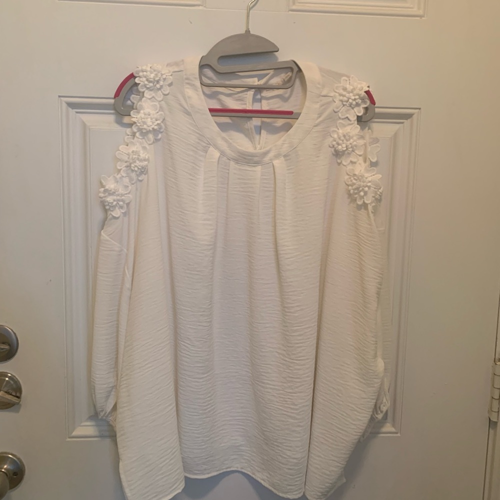 Beautiful dressy blouse by Oddi.